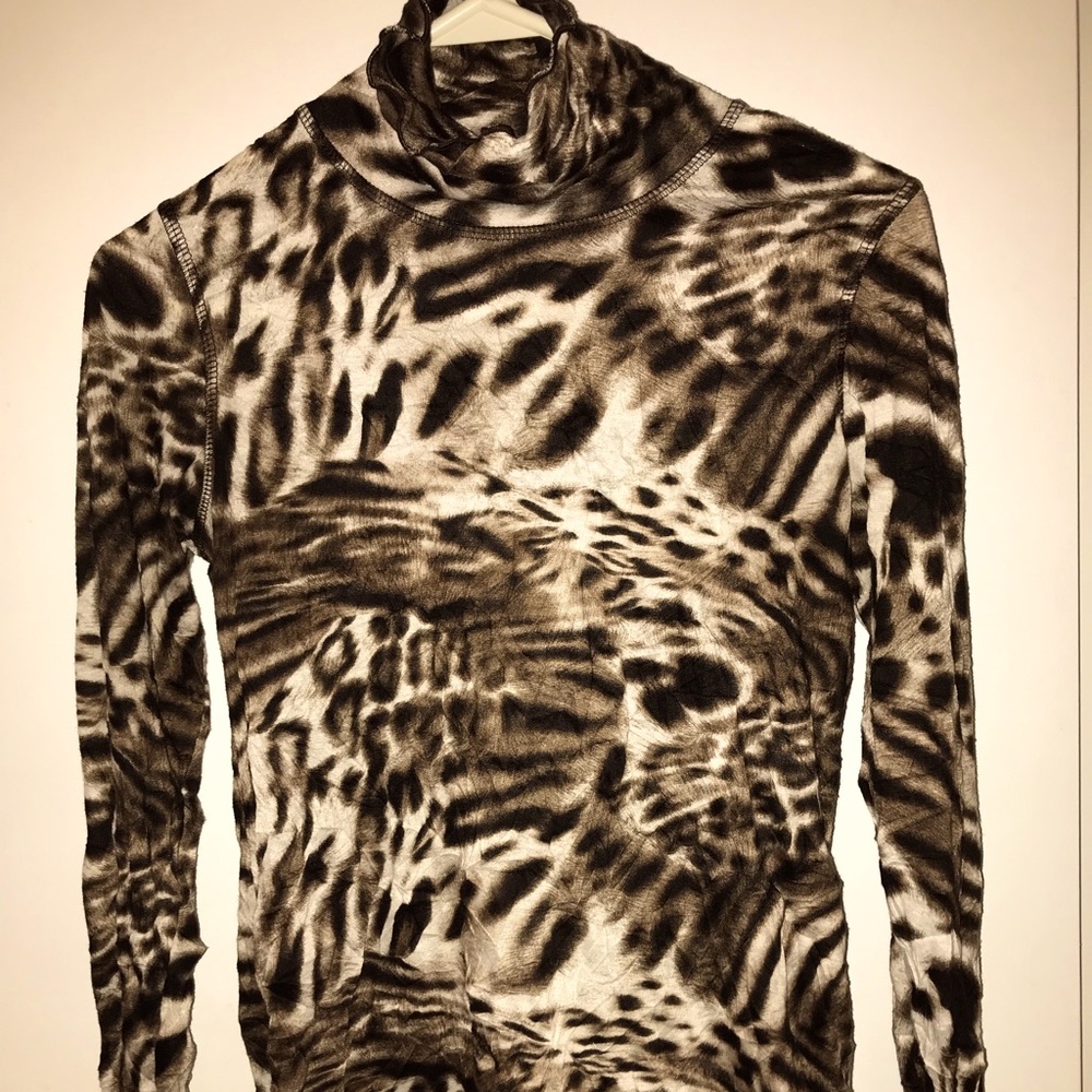Snoskins small leopard print turtleneck shirt